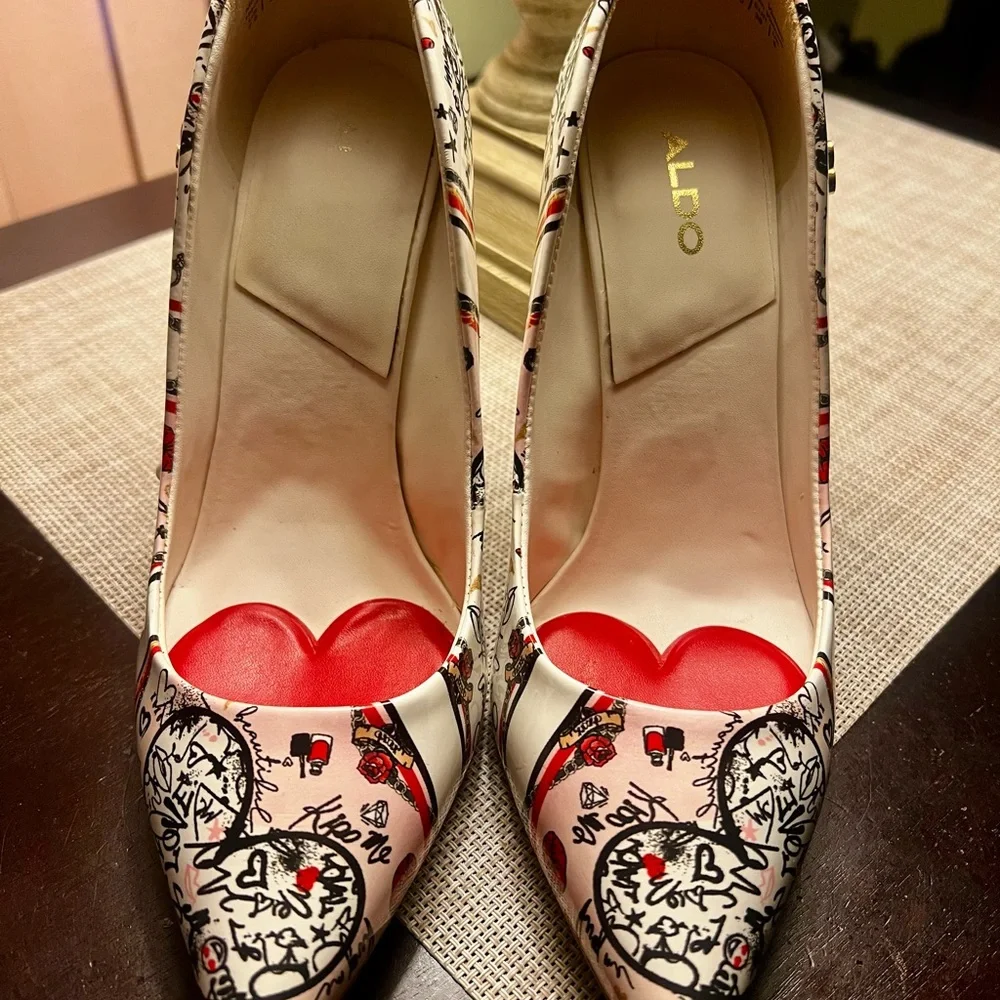 Aldo Graphic Heels and Bag Set with Red Accents - Picture 2 of 6